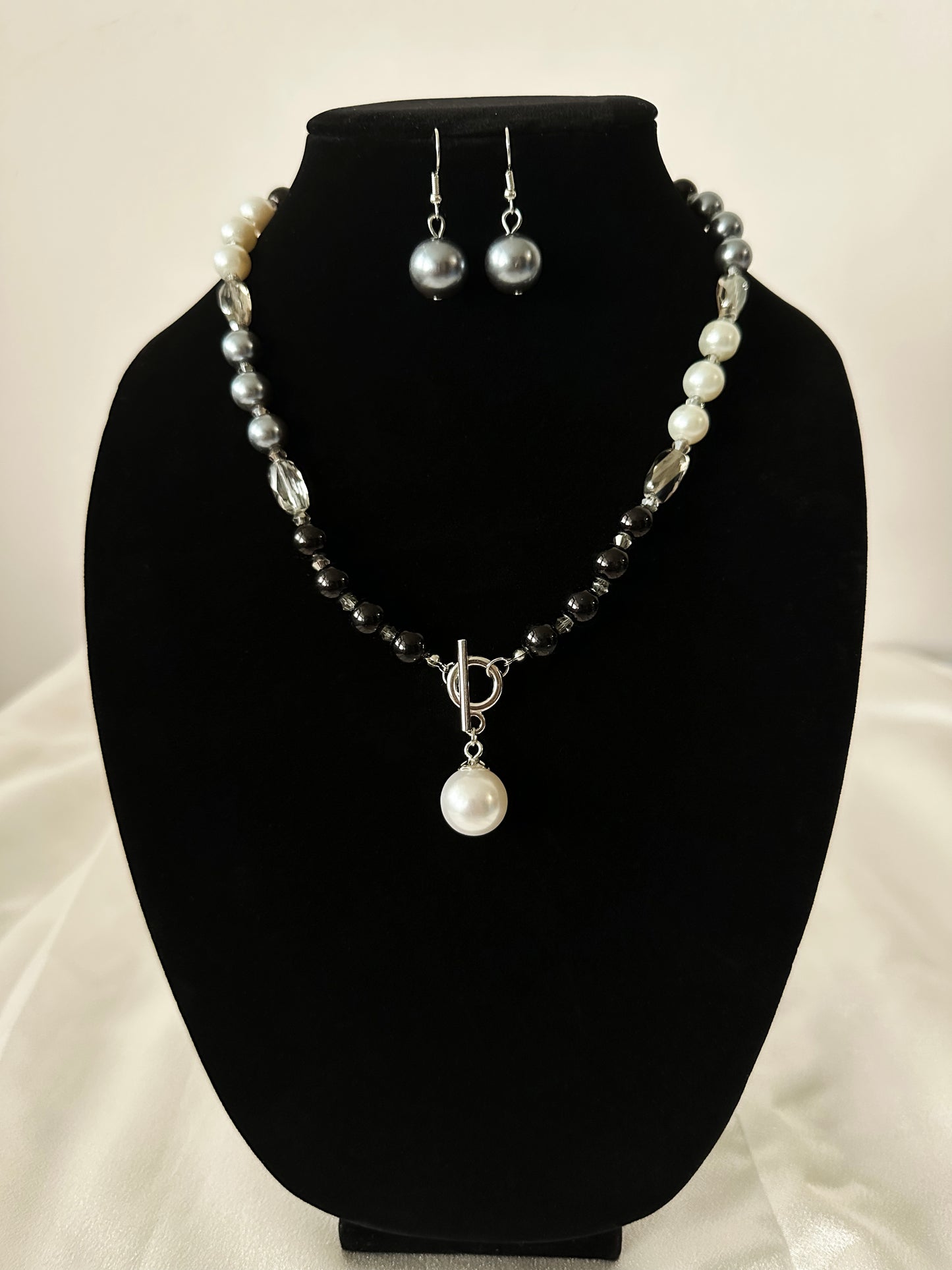 Multi-Colored Pearl Necklace Set