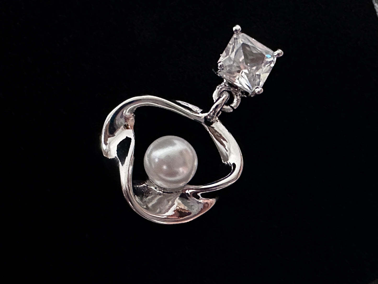 Creota Pearl Dangle Earring