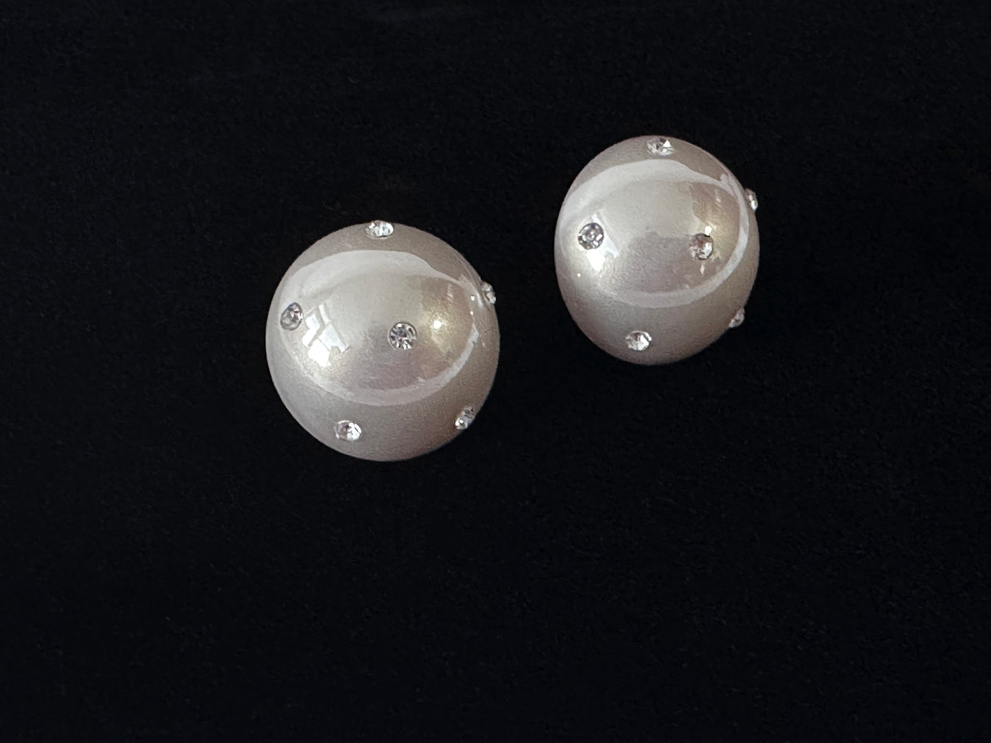 Dome Shaped Pearl Earring