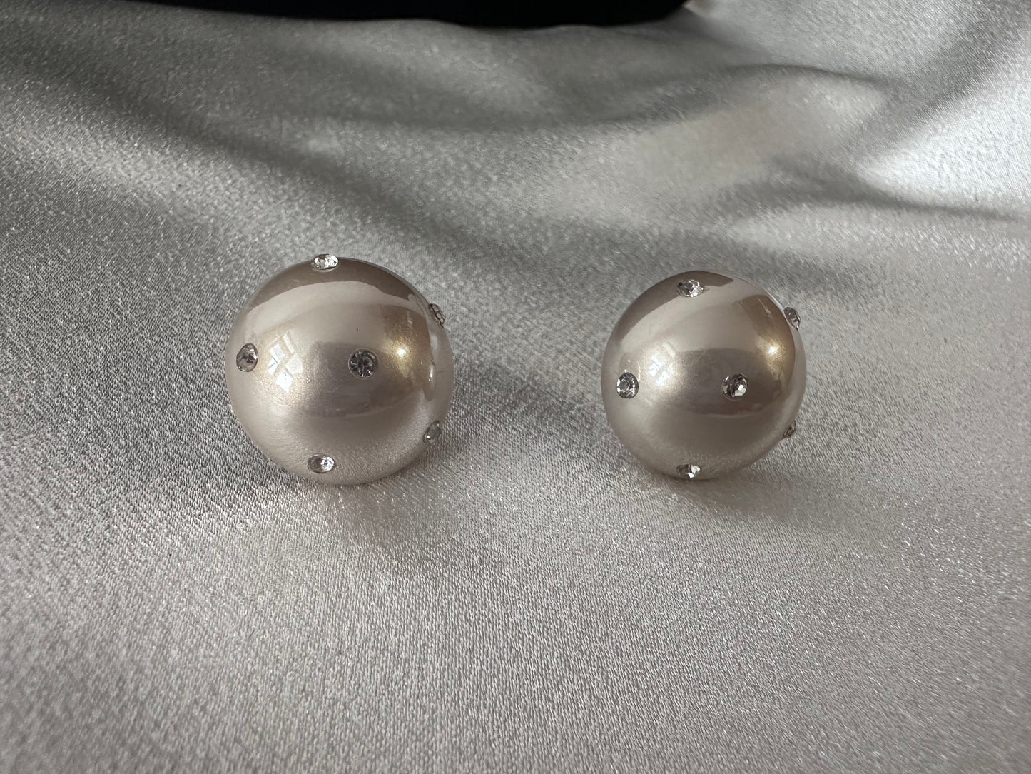 Dome Shaped Pearl Earring