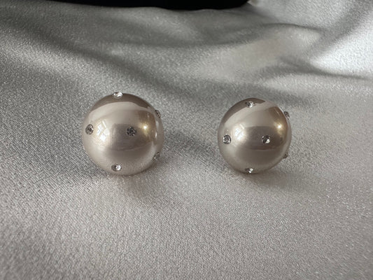 Dome Shaped Pearl Earring