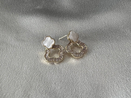 Clover Shaped MOP Earring