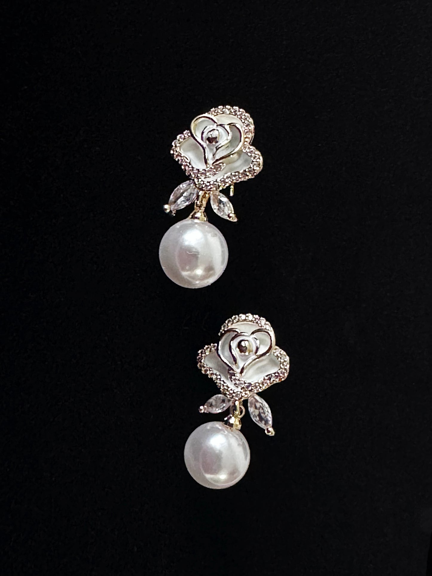 Rose Design Pearl Drop Earring