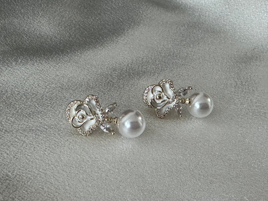 Rose Design Pearl Drop Earring