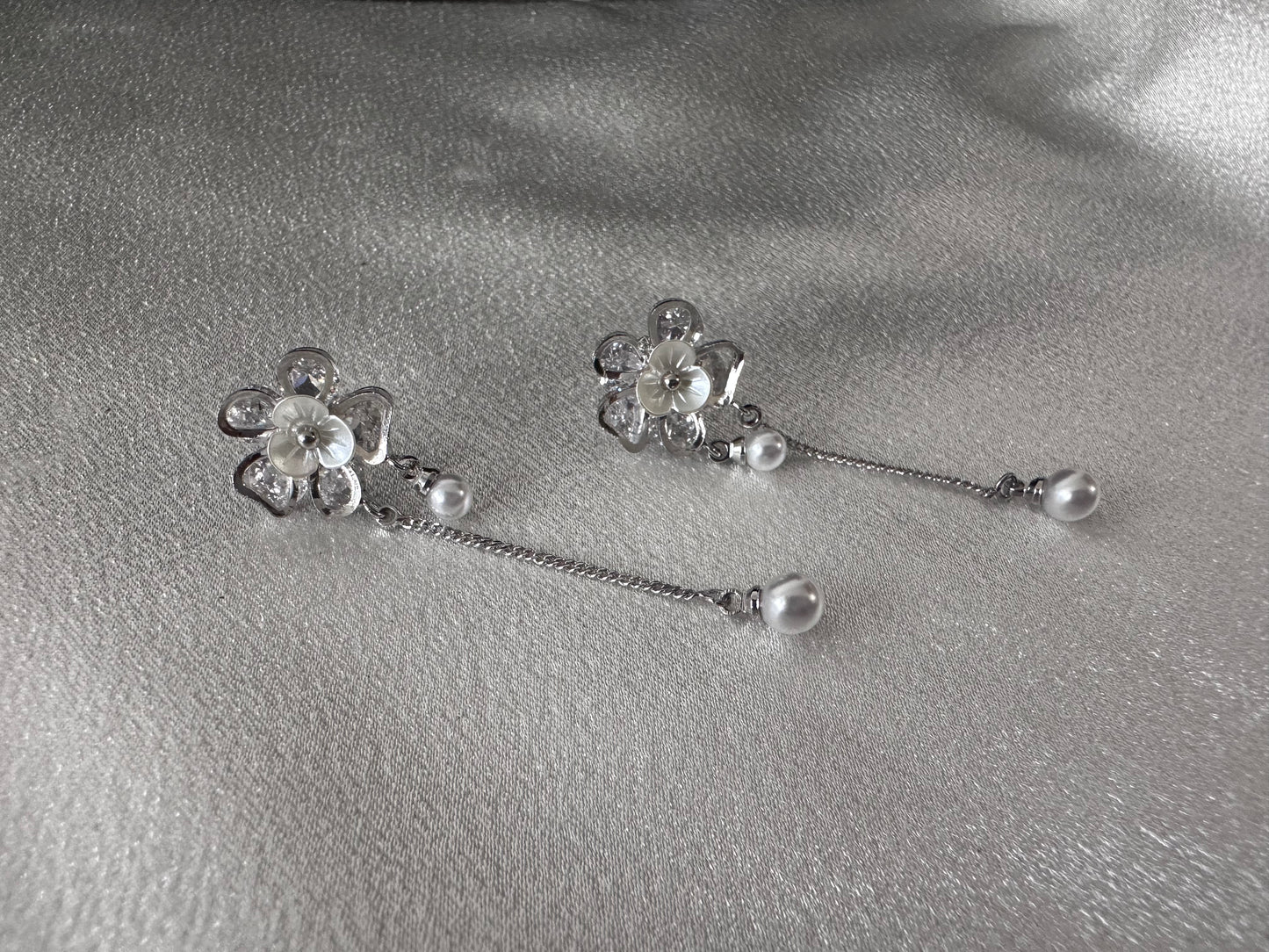 Flower Chain Pearl Decor Dangle Earring
