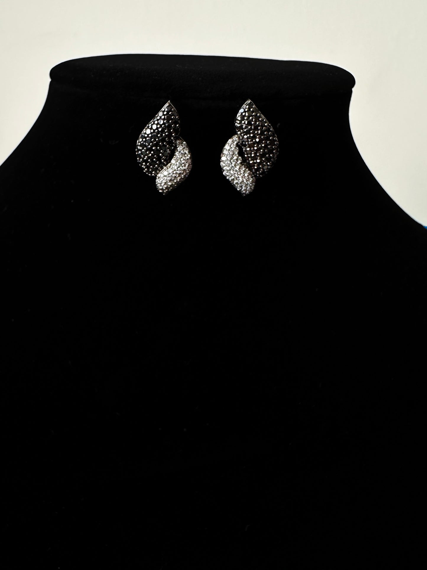 Contra AD Earring Drop