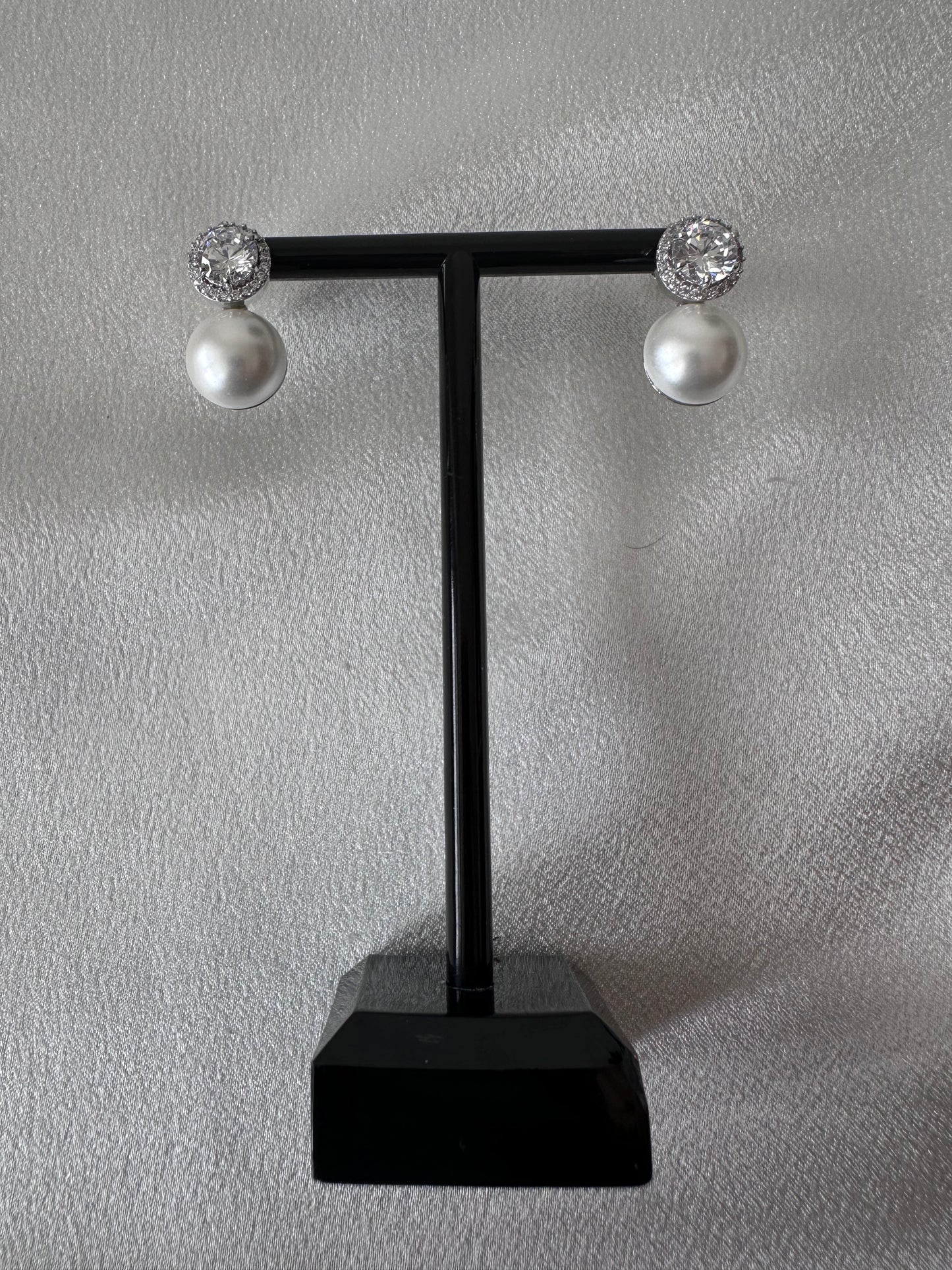 Focal Pearl Drop AD Earring